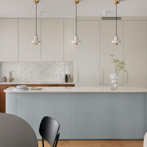 3D fleksibilni zidni panel LuxeFlex Blue 3D fleksibilni zidni panel LuxeFlexBlue u svetloplavoj nijansi – dekorativna i trajna zidna obloga za moderan enterijer.