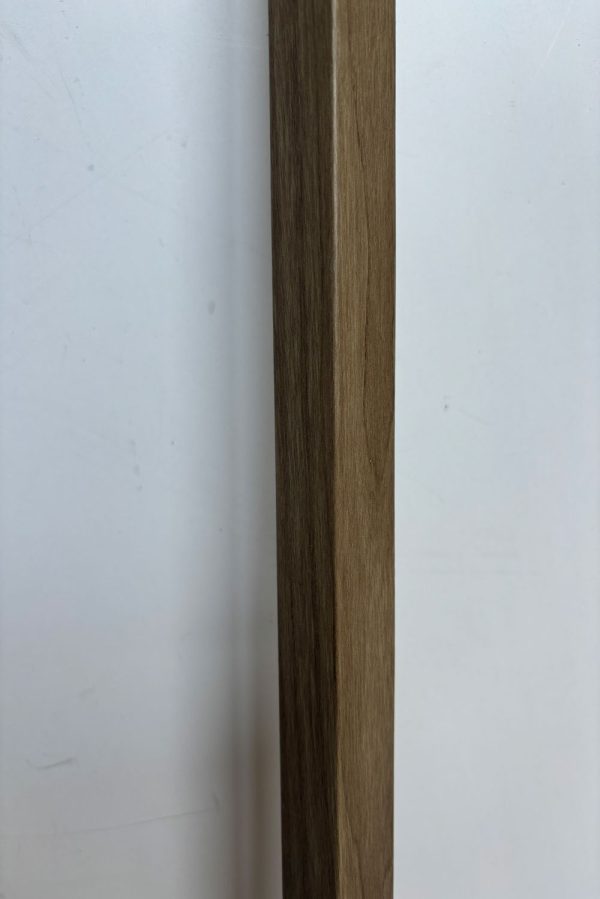 Završna (ugaona) lajsna za zidne letvice 25×25×2900mm – sivi hrast (05134)
