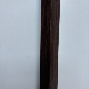 05136_1.jpg Završna (ugaona) lajsna za zidne letvice 25×25×2900mm – tamni orah (05136)